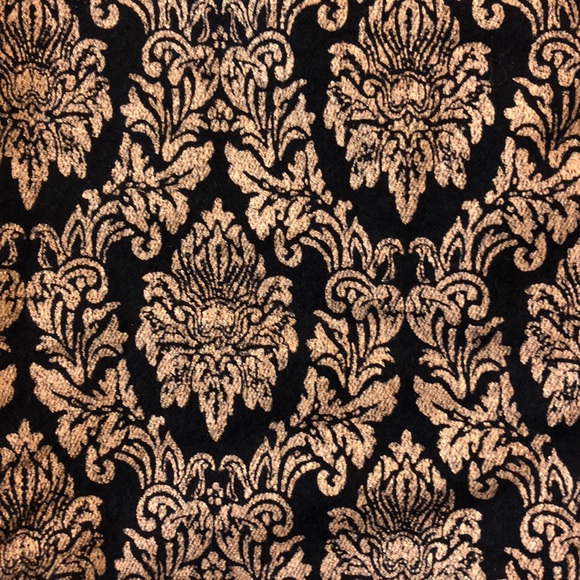 Patterned black and gold shorts - Picture 5 of 5